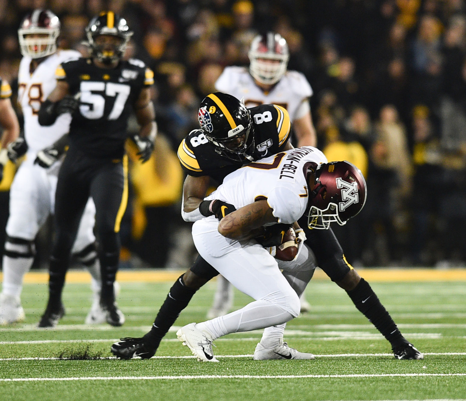 111619-qct-spt-iowa-minn-foot-144a.jpg